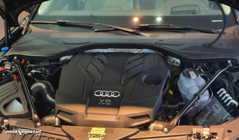 Audi A8L 2022 với động cơ mạnh mẽ.