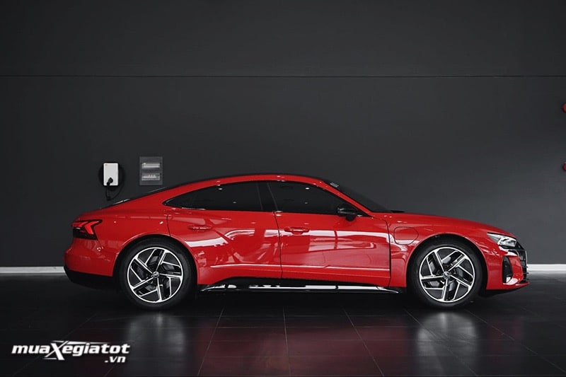Thân xe Audi e-Tron GT 2022.