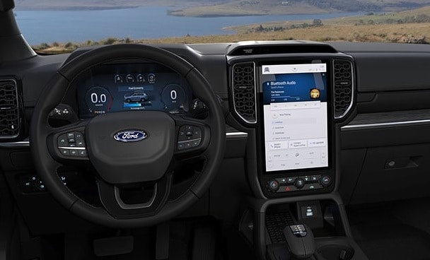 Ford Everest Sport 2023 có màn hình đặt dọc.