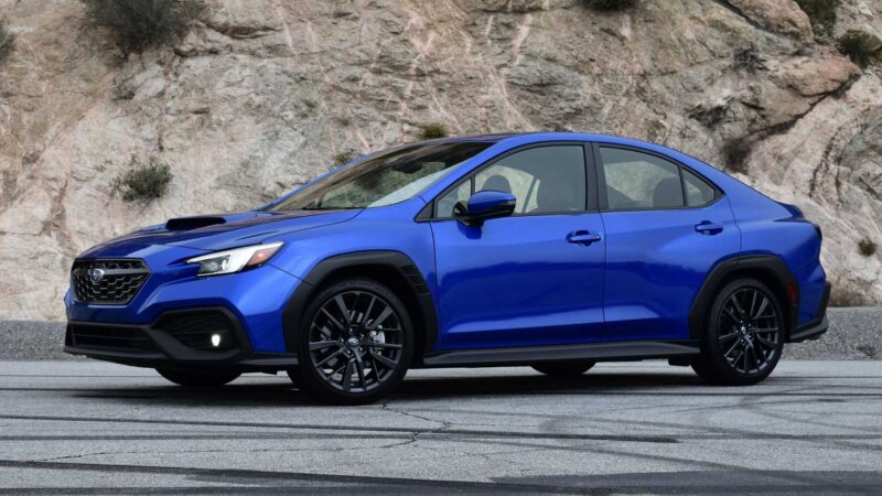 Subaru WRX 2022 là lựa chọn hấp dẫn với người thích lái.