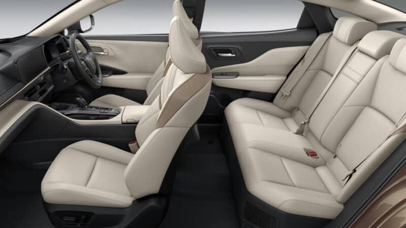 Toyota Crown 2023 có chất liệu ghế da cao cấp.