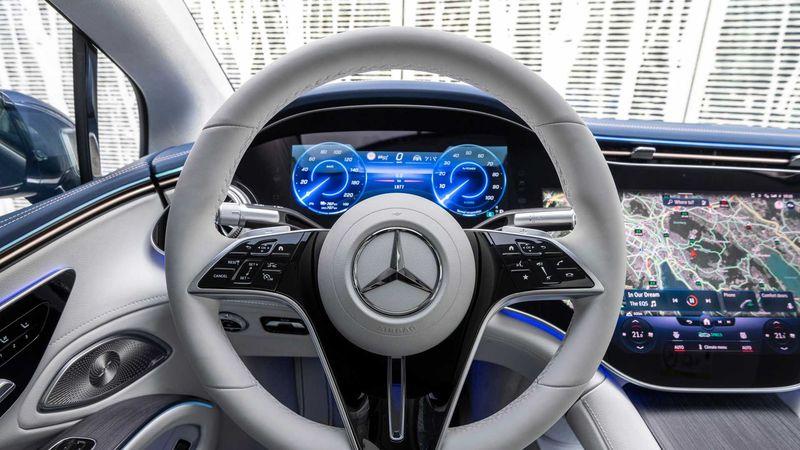 Mercedes-Benz EQS 450 2022 vô-lăng cao cấp.