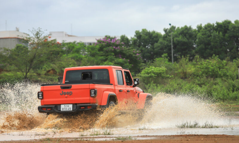 Jeep Gladiator có giá đắt đỏ ở Việt Nam.