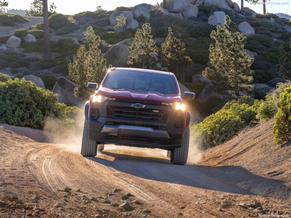 Chevrolet Colorado 2023 sẽ là đối thủ xứng tầm của Ford Ranger.