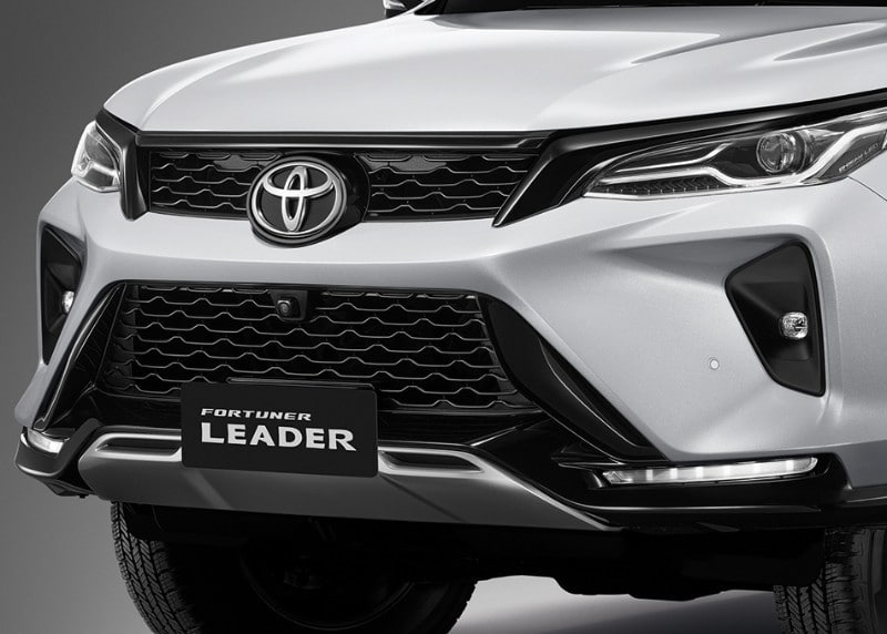 Toyota Fortuner Leader 2023 với sự khác biệt nhẹ.