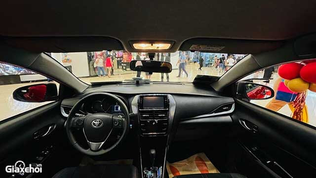 Nội thất xe Toyota Vios 2022 bày trí gọn gàng, không gây rối mắt người dùng.