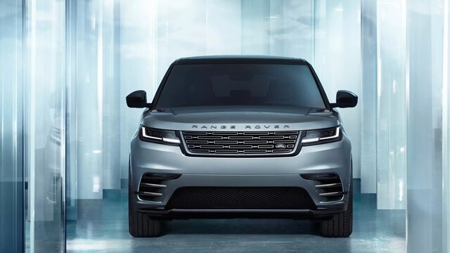 Range Rover Velar 2024 có nhiều cải tiến cao cấp bên trong không gian nội thất cùng sự đa dạng về tùy chọn động cơ, giúp khách hàng có thêm trải nghiệm thú vị khi vận hành. 