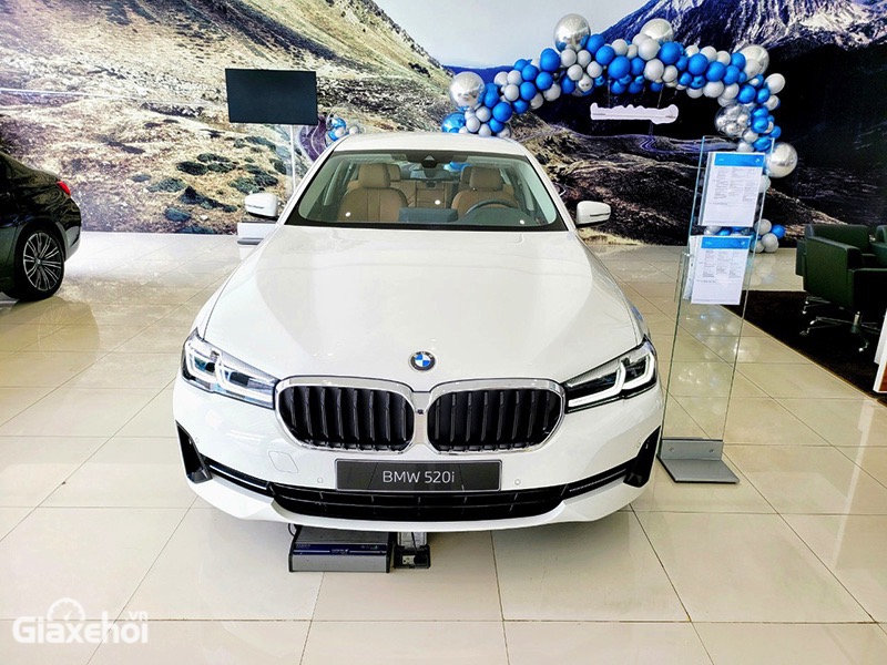 BMW 520i Luxury Line 2023: giá lăn bánh ưu đãi 05/2023, thông số xe