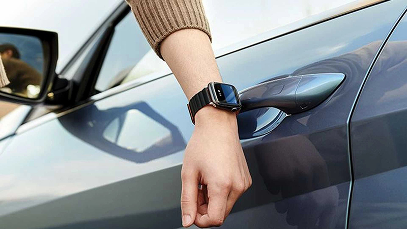Hyundai Elantra còn nâng cấp tính năng chìa khóa điện tử. Hệ thống này cho phép người dùng mở bằng điện thoại và đồng hồ thông minh.