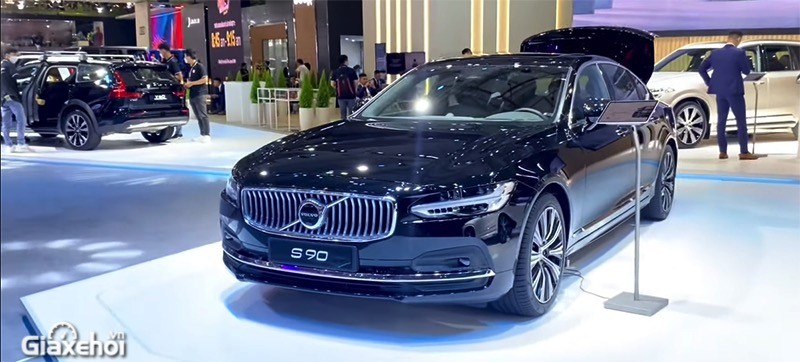 gia-xe-volvo-s90l-ultimate-2023-giaxehoi-vn-7-800x362
