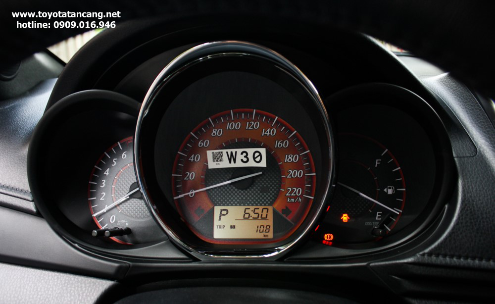 Đánh giá xe Toyota Yaris 2015 nhập khẩu kèm giá bán