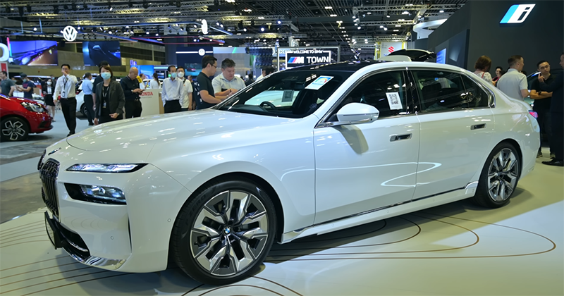 Với sự thay đổi toàn diện ở thế hệ G70 mới, BMW 735i 2023 hứa hẹn sẽ mang đến cho người dùng những trải nghiệm mới mẻ hơn.