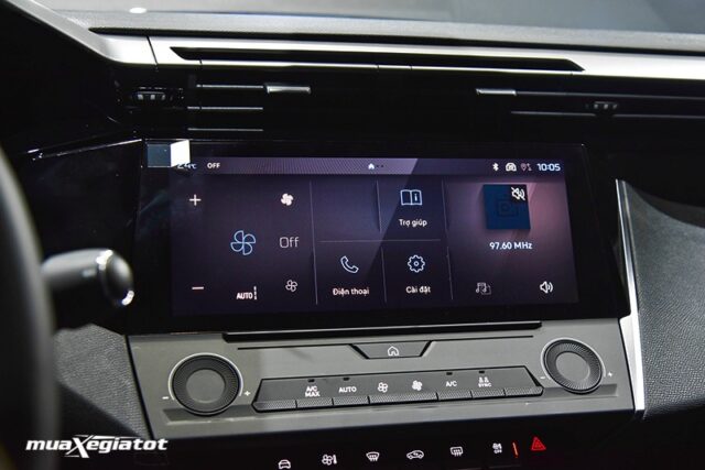 Peugeot 408 GT đáp ứng tốt nhu cầu giải trí của khách hàng với màn hình 10 inch có hỗ trợ kết nối điện thoại thông minh