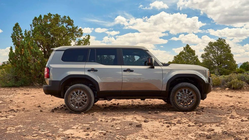 Toyota Land Prado LC250 2026: Giá bán tốt nhất, Xe giao ngay toyota-land-cruiser-prado-2024-giaxehoi-vn-3-800x450