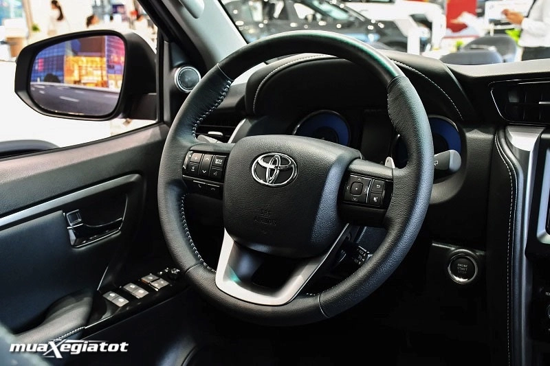 Toyota Fortuner 2024 vô lăng
