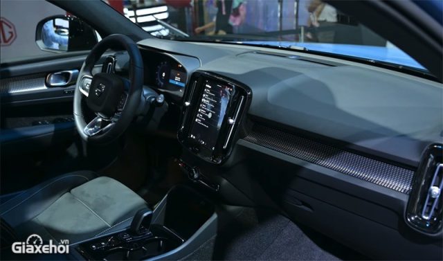 Volvo XC40 Ultimate 2024: Chi tiết thông số xe và giá bán mới nhất