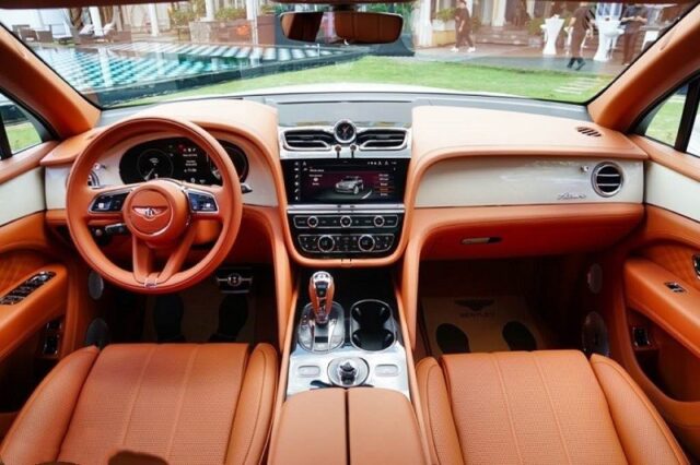 Bentley Bentayga EWB Azure 2024: Chi tiết thông số xe và giá bán mới nhất