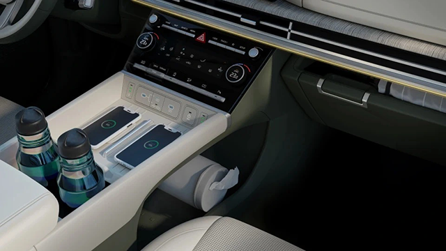 Không chỉ thay đổi trong thiết kế mà Hyundai Santa Fe 2024 còn được nâng cấp cả về trang bị tiện nghi
