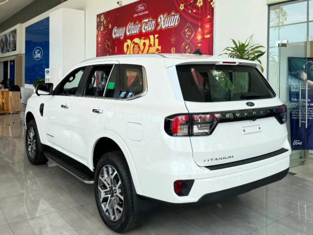 Ford Everest 2024 mới về đại lý Việt Nam, thay đổi trang bị