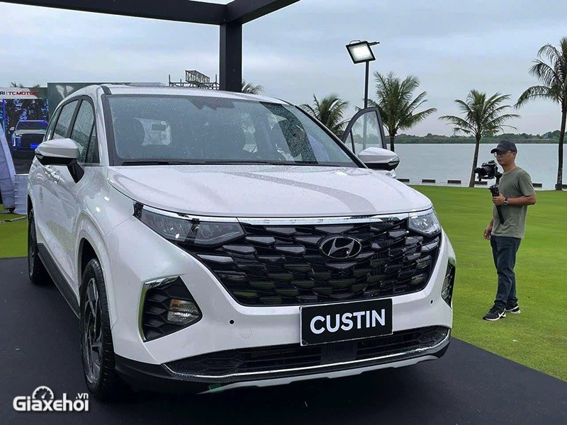 Hyundai Custin