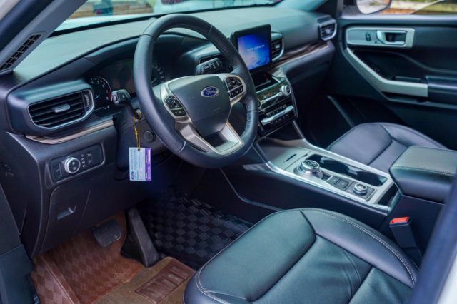 Hyundai Palisade và Ford Explorer: Chênh nhau cả tỷ đồng chọn xe nào?