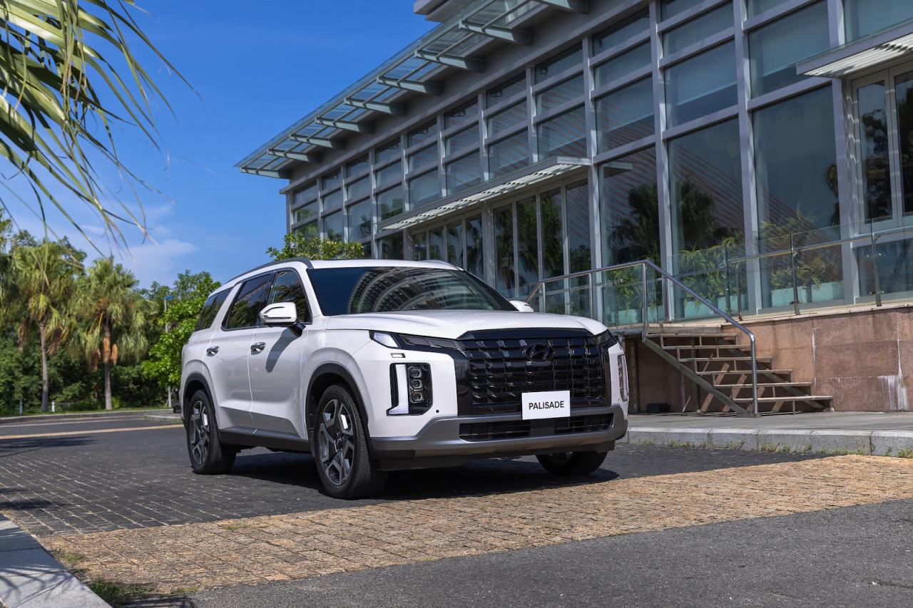 Hyundai Palisade và Ford Explorer: Chênh nhau cả tỷ đồng chọn xe nào?