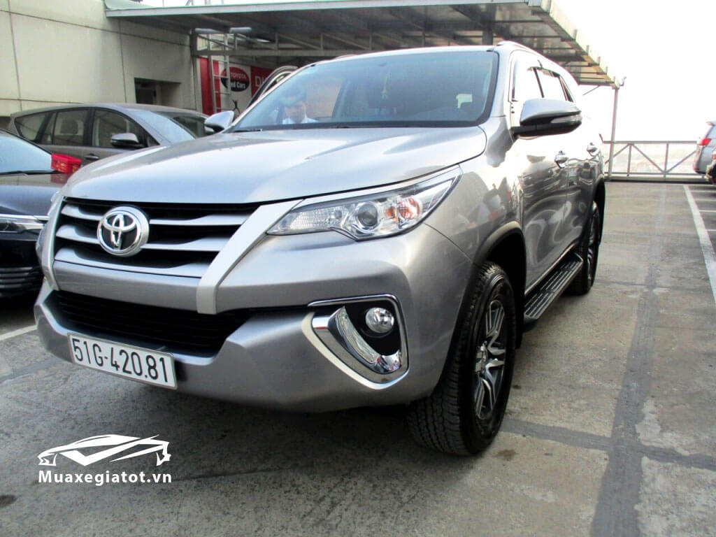 Mua xe chạy dịch vụ chọn: Fortuner cũ hay Innova mới?