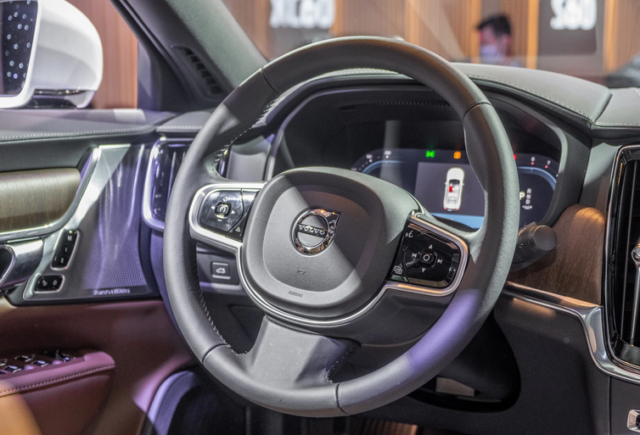 Volvo S90 2025: Giá bán mới nhất, Đánh giá thông số kỹ thuật
