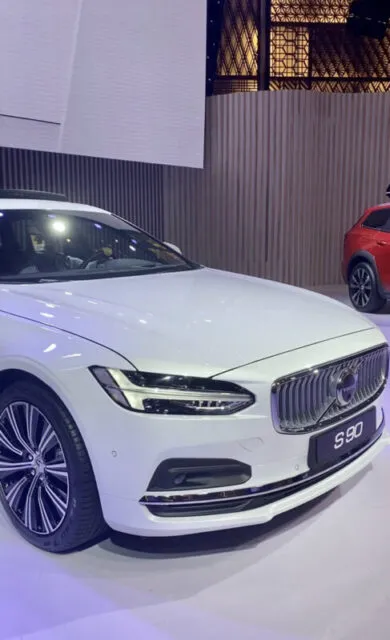 Volvo S90 2025: Giá bán mới nhất, Đánh giá thông số kỹ thuật