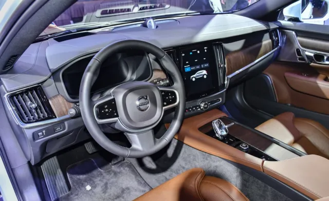 Volvo S90 2025: Giá bán mới nhất, Đánh giá thông số kỹ thuật