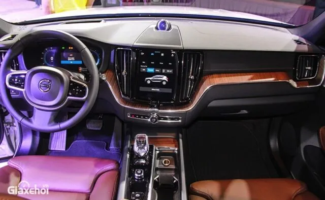 Volvo XC60 2025: Giá bán bao nhiêu? Khuyến mãi, Đánh giá xe, Hình ảnh