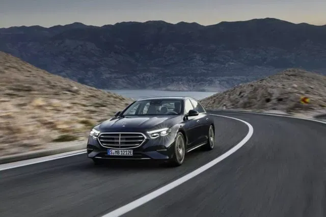Mercedes-Benz E-Class 2026 | Giá bán khuyến mãi, Đánh giá thông số kỹ thuật
