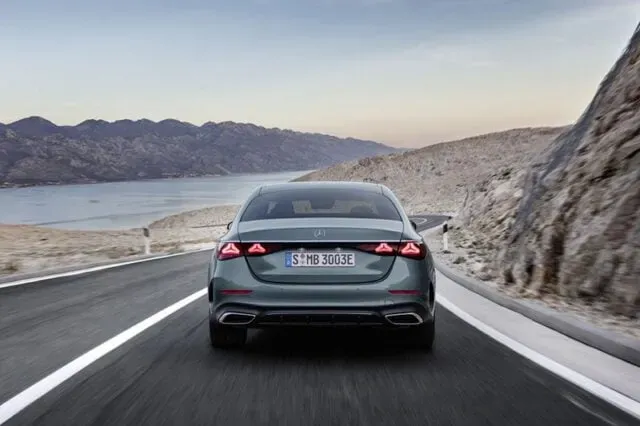 Mercedes-Benz E-Class 2026 | Giá bán khuyến mãi, Đánh giá thông số kỹ thuật