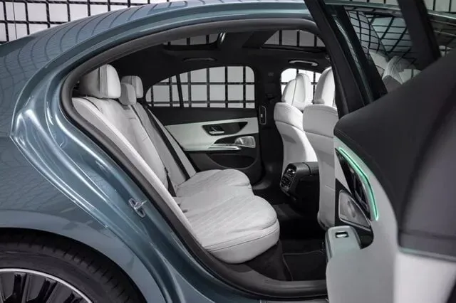 Mercedes-Benz E-Class 2026 | Giá bán khuyến mãi, Đánh giá thông số kỹ thuật