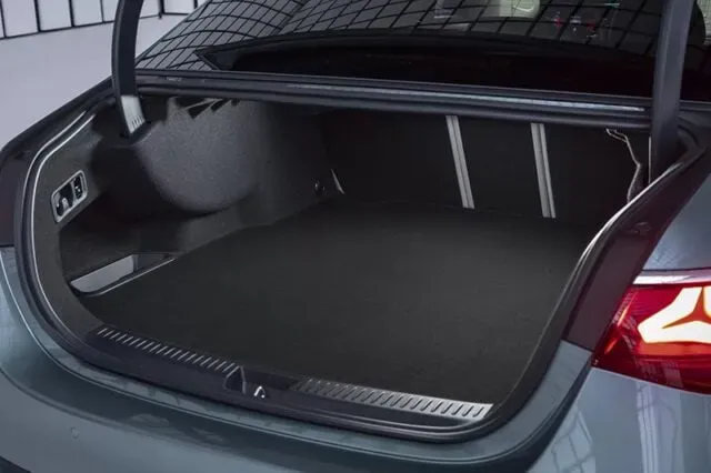 Mercedes-Benz E-Class 2026 | Giá bán khuyến mãi, Đánh giá thông số kỹ thuật