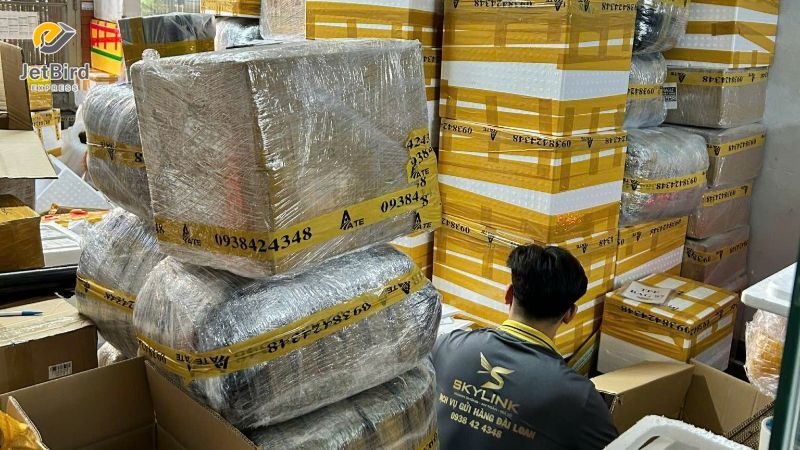 Khi gửi hàng đi quốc tế quý khách cần chọn một đơn vị vận chuyển giàu kinh nghiệm